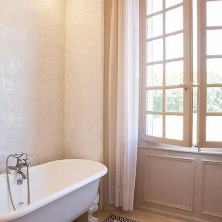 לינה וארוחת בוקר Chateau De Miromesnil 2*