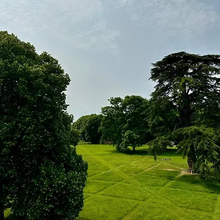 לינה וארוחת בוקר Chateau De Miromesnil