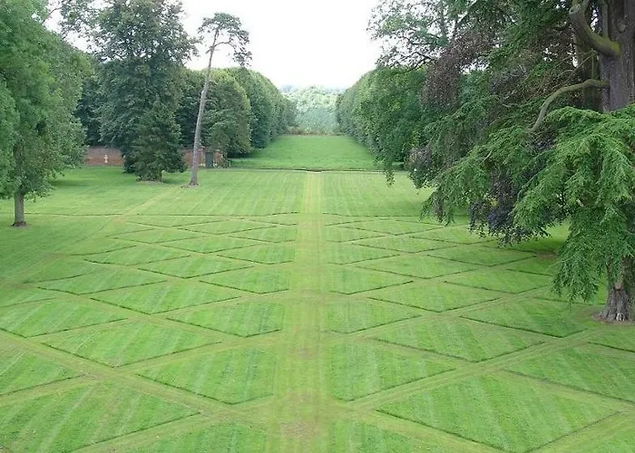 فندق مبيت وإفطار Chateau De Miromesnil 2*