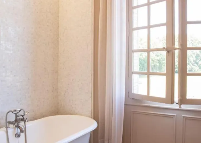 Couette-café Château De Miromesnil 2*